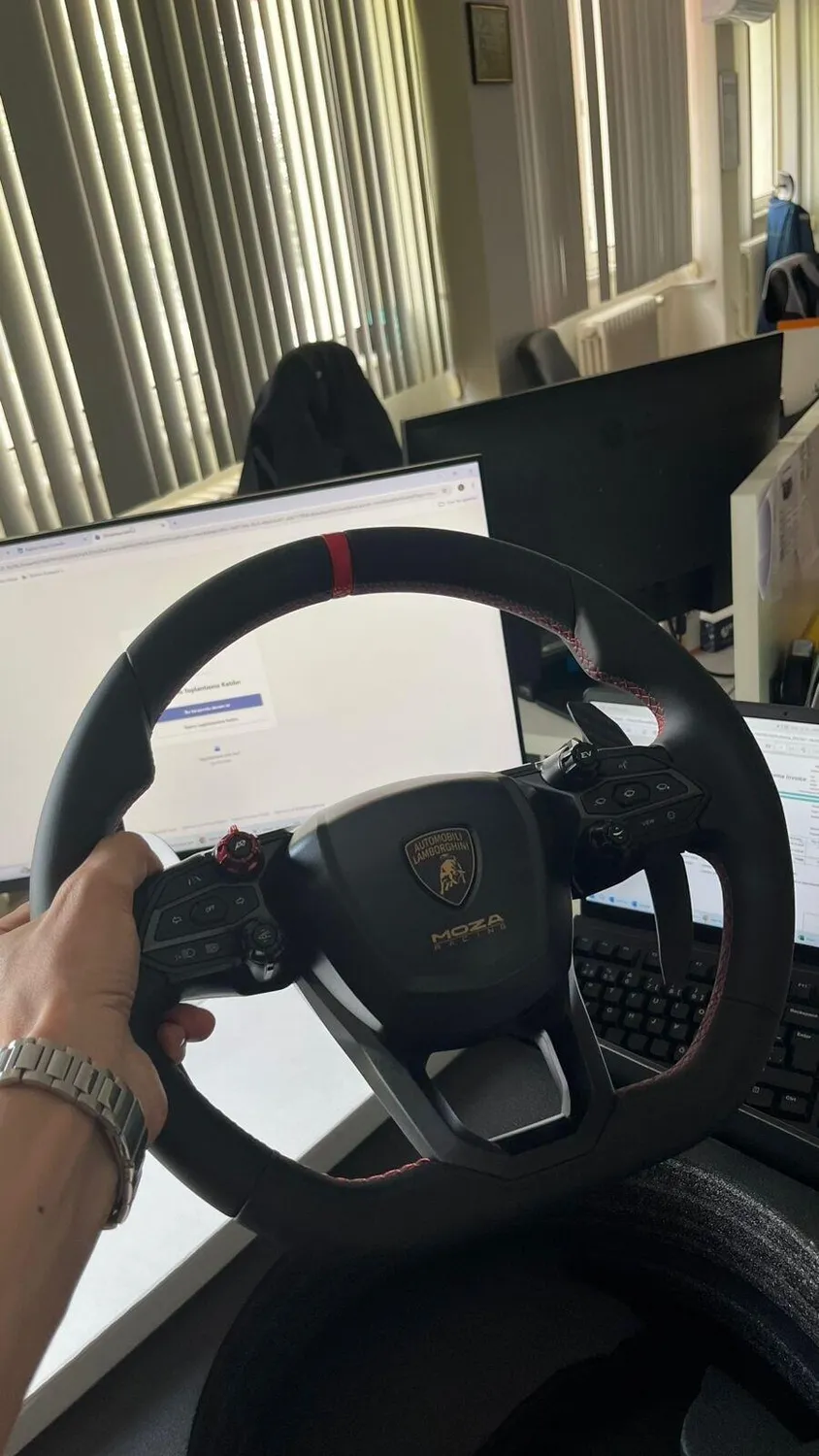 MOZA Revuelto Volant sim racing Lamborghini carbone