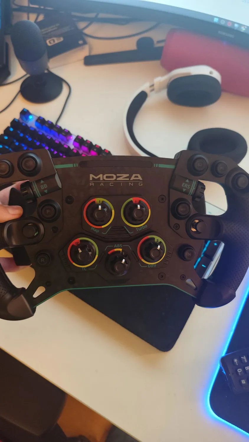 MOZA Racing GS V2P volant GT carbone microfibre
