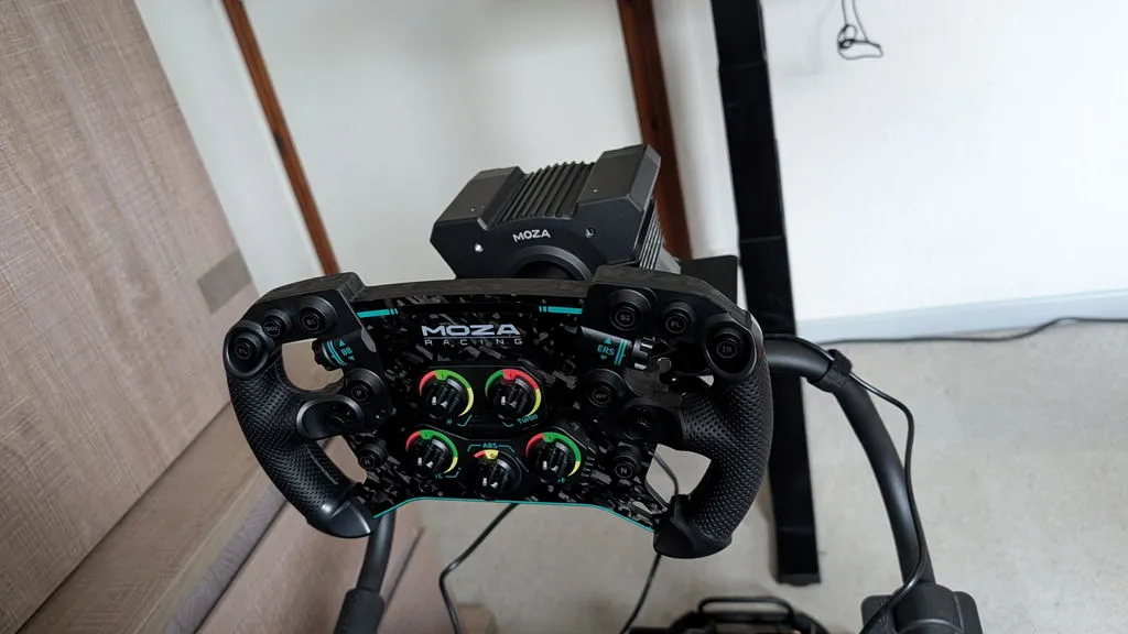 MOZA Racing GS V2P volant GT carbone microfibre